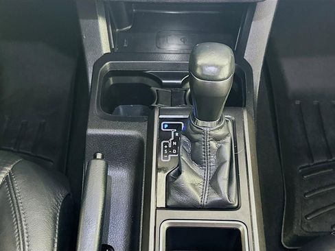 Used 2021 Toyota Tacoma TRD Off-Road image 17