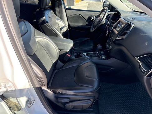 Used 2019 Jeep Cherokee Latitude Plus image 13