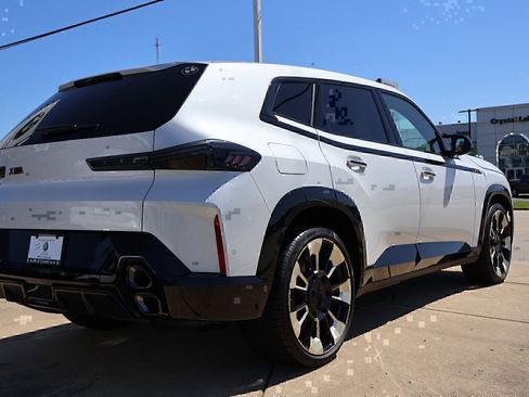 Used 2024 BMW XM image 2