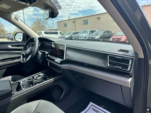 Certified 2024 Volkswagen Atlas Peak Edition SE AWD/4WD image 35