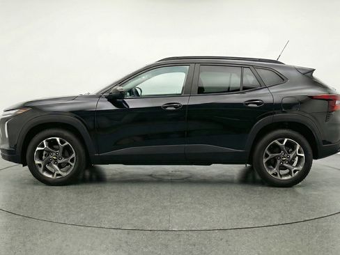 Used 2025 Chevrolet Trax LT FWD image 5