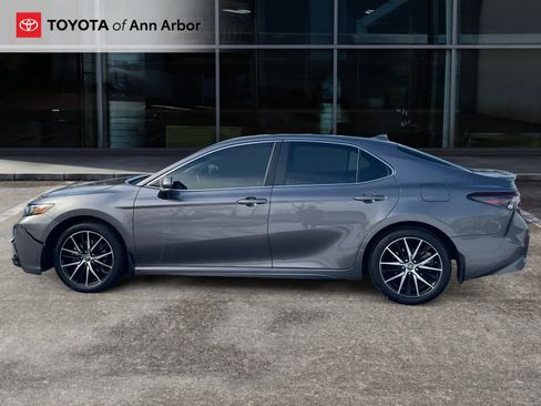 Used 2024 Toyota Camry SE image 7