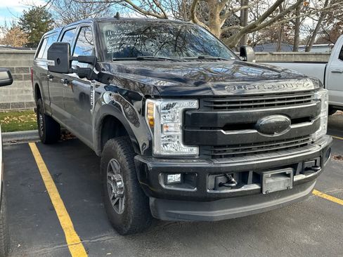 Used 2019 Ford F250 Lariat w/ Lariat Ultimate Package image 4