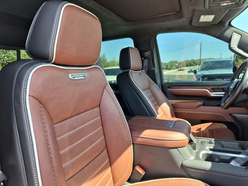 Used 2025 GMC Sierra 2500 Denali Ultimate image 15