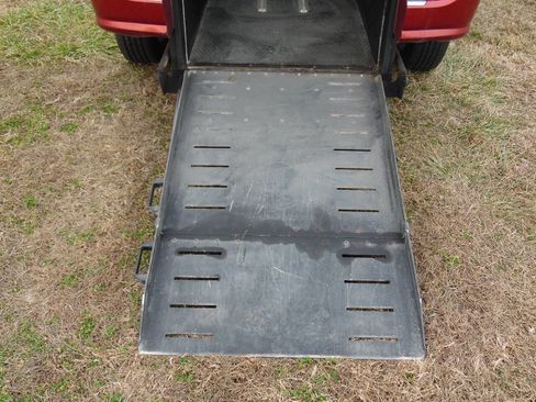 Used 2014 Dodge Grand Caravan SXT w/ UConnect Hands-Free Group image 25