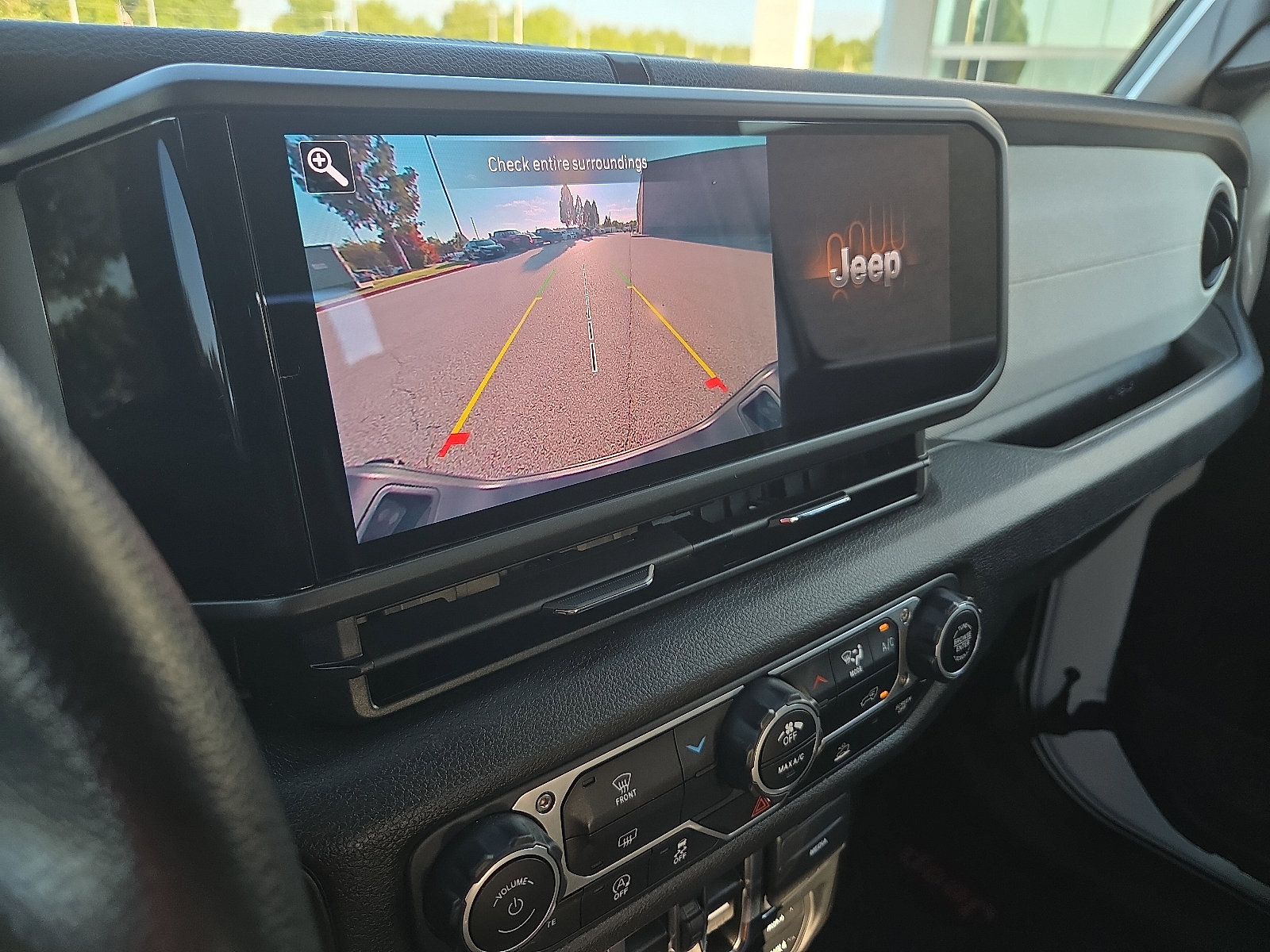 Used 2025 Jeep Gladiator Sport AWD/4WD image 16