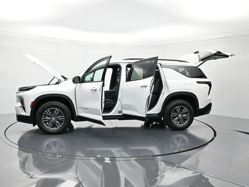 Certified 2025 Chevrolet Traverse LT image 47