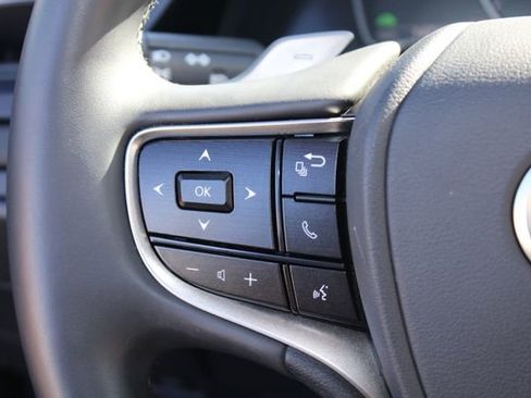 Certified 2025 Lexus ES 300h w/ Premium Package image 17