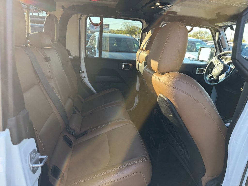 Used 2021 Jeep Gladiator Rubicon AWD/4WD image 15