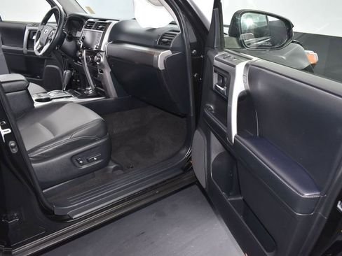 Used 2020 Toyota 4Runner SR5 Premium w/ Moonroof Package AWD/4WD image 28
