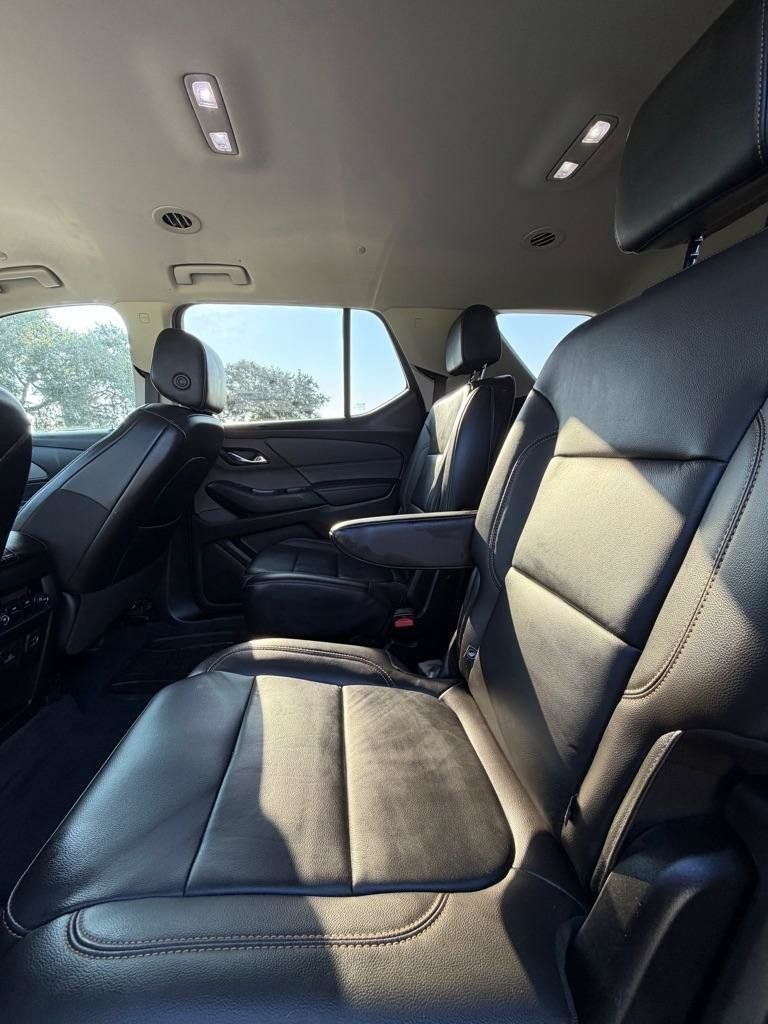 Used 2021 Chevrolet Traverse LT w/ LT Premium Package AWD/4WD image 13