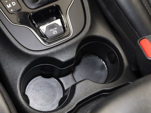 Used 2023 Jeep Cherokee Altitude Lux image 25