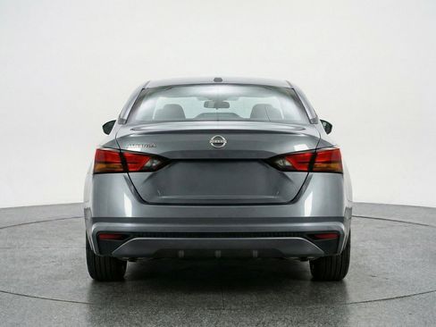 Used 2025 Nissan Altima 2.5 SV image 7