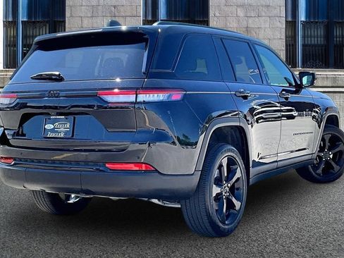 Used 2024 Jeep Grand Cherokee Altitude AWD/4WD image 11