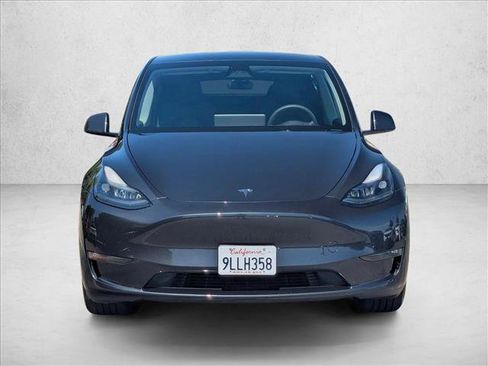 Used 2024 Tesla Model Y Long Range AWD/4WD image 2
