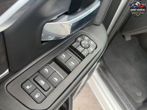 Used 2026 RAM 2500 Laramie AWD/4WD image 11