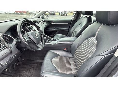 Used 2020 Toyota Camry SE FWD image 29