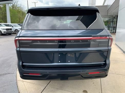 New 2026 Lincoln Navigator Reserve AWD/4WD image 4