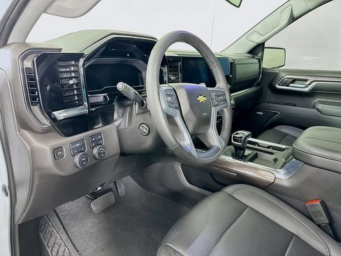 Used 2024 Chevrolet Silverado 1500 LTZ AWD/4WD image 9