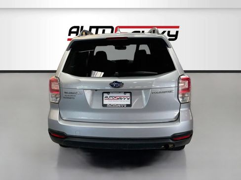 Used 2018 Subaru Forester 2.5i Premium w/ All-Weather Package AWD/4WD image 6
