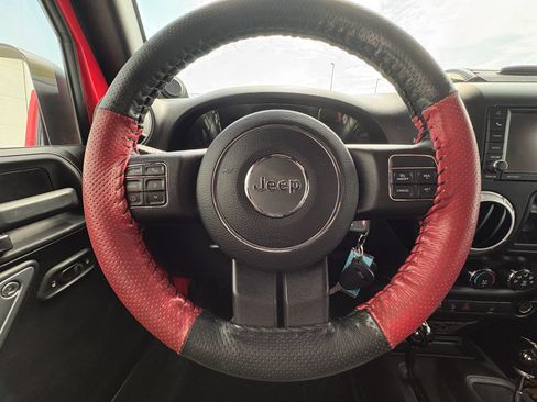Used 2013 Jeep Wrangler Unlimited Sahara w/ Connectivity Group AWD/4WD image 10
