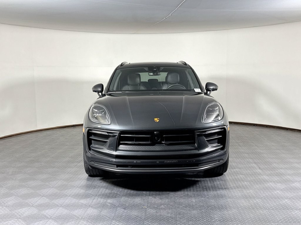 Certified 2025 Porsche Macan AWD/4WD image 10