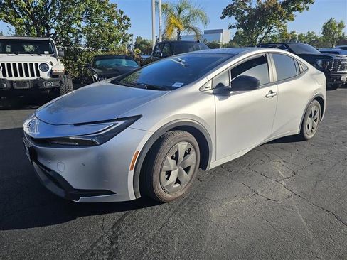 Used 2024 Toyota Prius LE FWD image 1