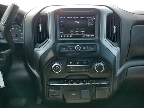 Used 2020 Chevrolet Silverado 1500 Custom w/ Custom Value Package AWD/4WD image 22