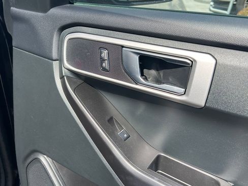 Used 2024 Ford Explorer 2WD image 18