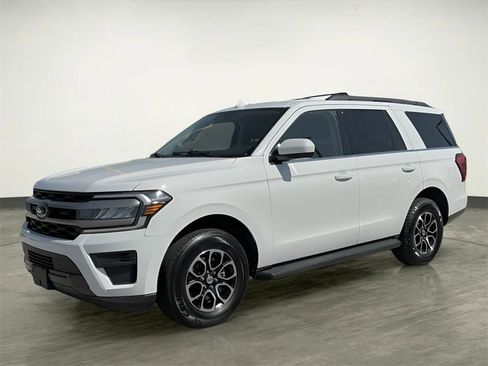 Certified 2024 Ford Expedition XLT image 1