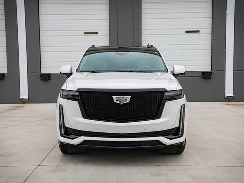 Used 2021 Cadillac Escalade Sport Platinum w/ LPO, ONYX Package image 3