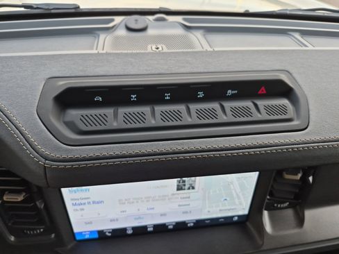 New 2025 Ford Bronco Badlands image 35