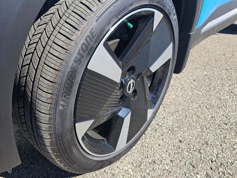 Used 2025 Nissan Kicks SR w/ Illumination Package image 12