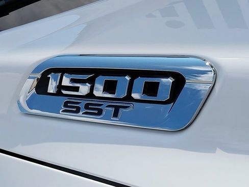 Used 2025 RAM 1500 Laramie image 8