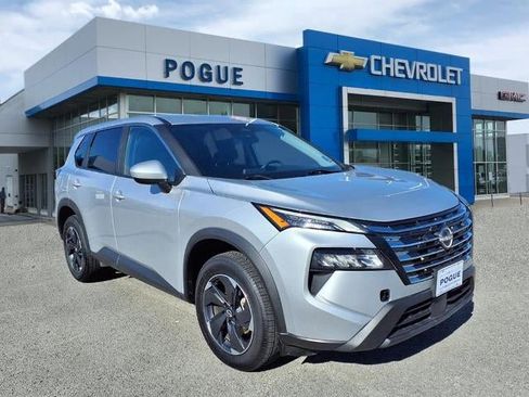 Used 2024 Nissan Rogue SV image 1