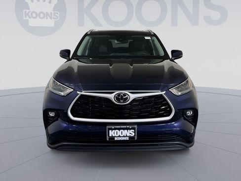 Used 2025 Toyota Highlander XLE FWD image 11