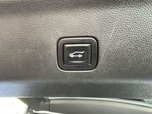 Used 2021 GMC Yukon XL Denali AWD/4WD image 12