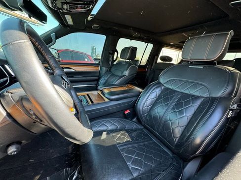 Used 2022 Jeep Grand Wagoneer Series III w/ Rear Seat Video Group 1 AWD/4WD image 13