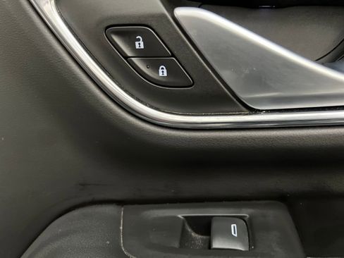 Used 2022 GMC Yukon XL AT4 AWD/4WD image 21