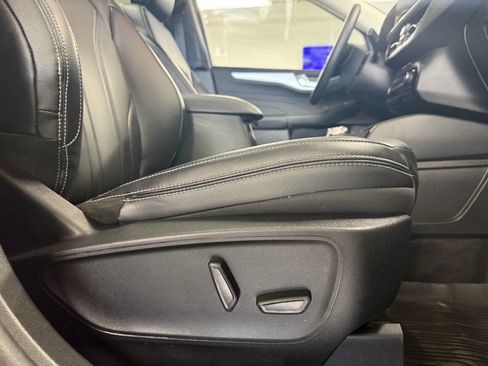 Used 2025 Ford Escape Platinum w/ Premium Technology Package image 29