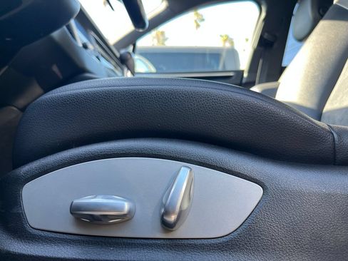 Used 2018 Porsche Macan AWD/4WD image 32