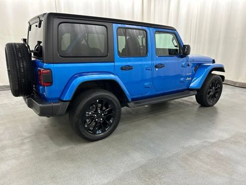 Used 2023 Jeep Wrangler Unlimited Sahara w/ Cold Weather Group AWD/4WD image 4