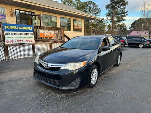 Used 2014 Toyota Camry LE FWD image 1