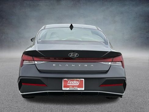 Used 2024 Hyundai Elantra SEL FWD image 5
