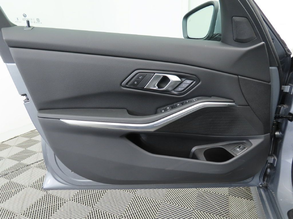 Used 2026 BMW 330i Sedan w/ Convenience Package RWD image 24
