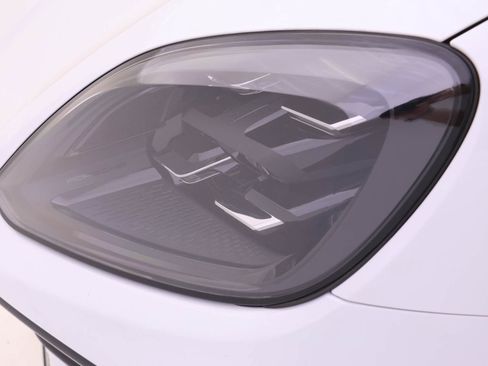 Used 2024 Porsche Cayenne Coupe image 12