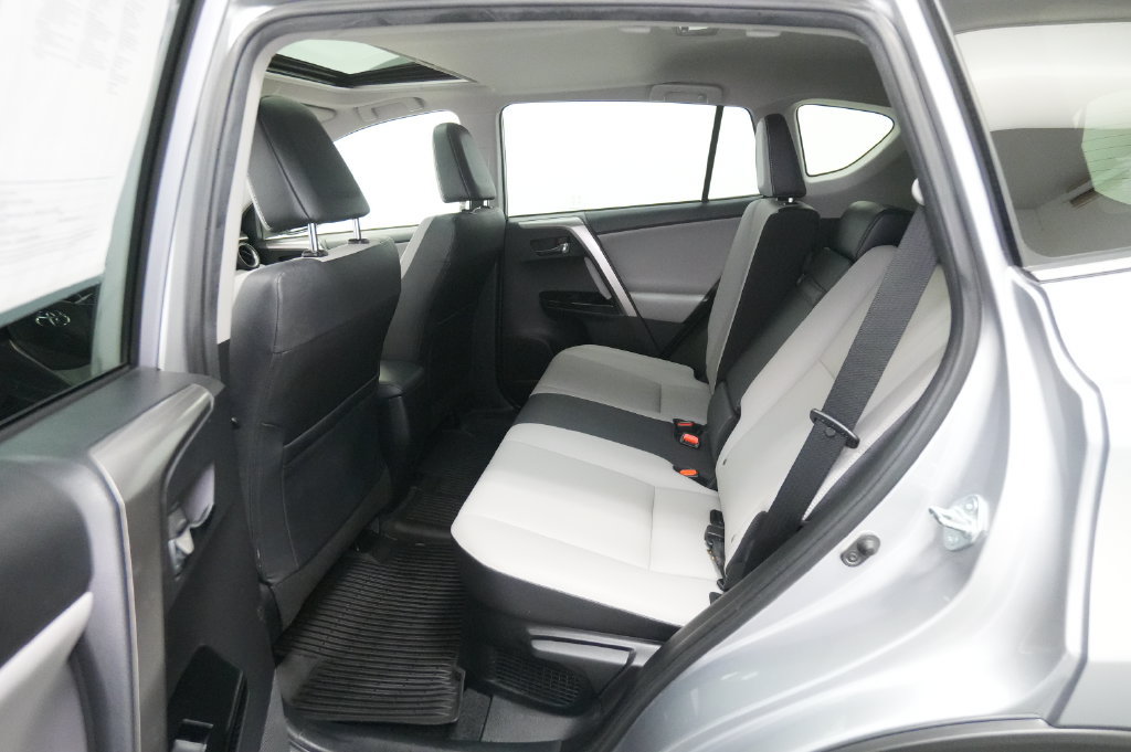 Used 2018 Toyota RAV4 Limited AWD/4WD image 21