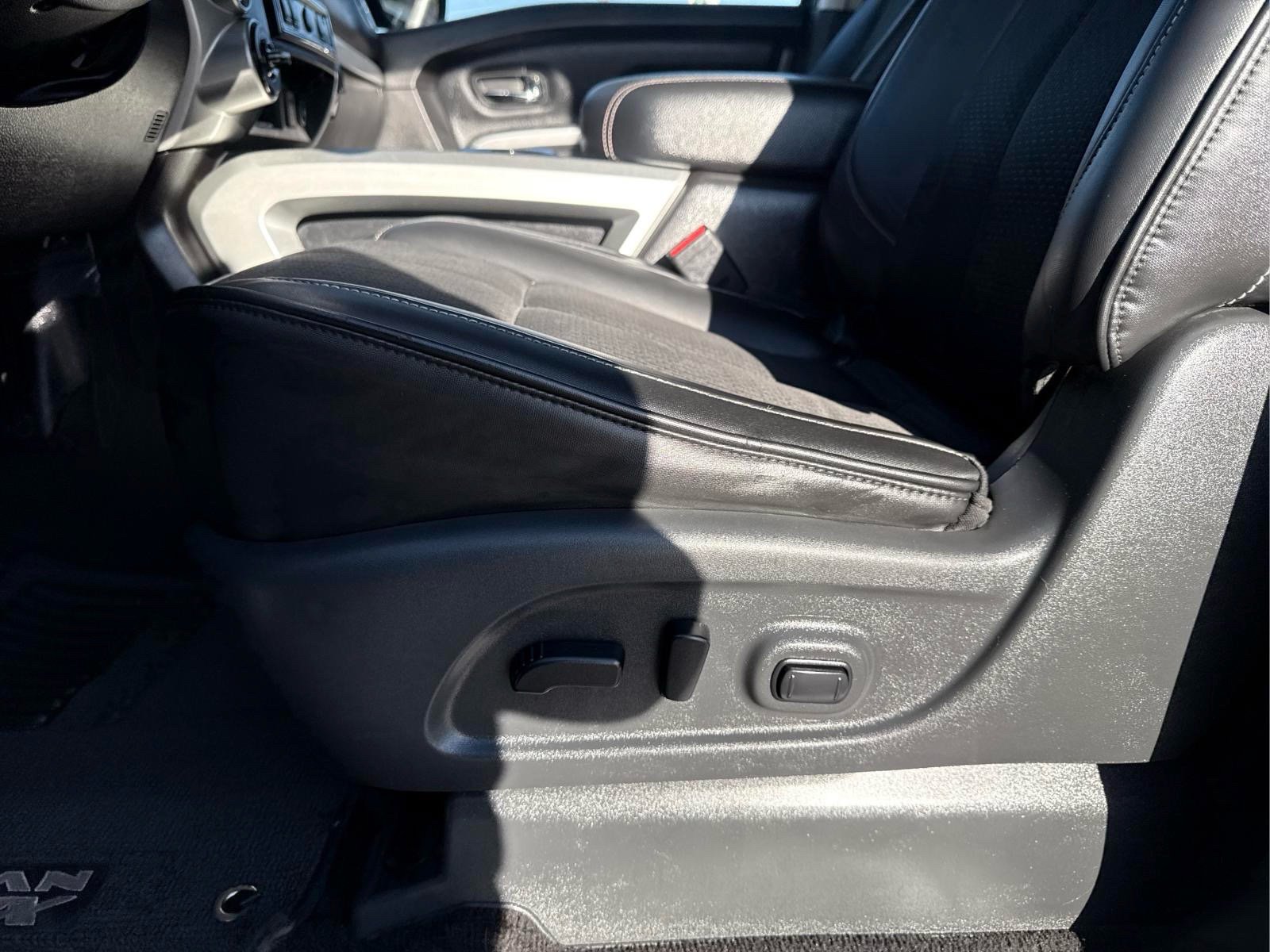 Used 2018 Nissan Titan PRO-4X AWD/4WD image 17