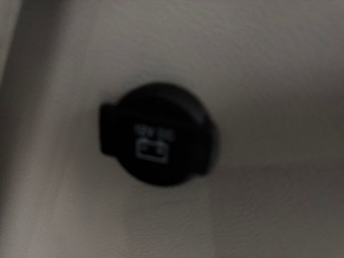 Used 2023 Chrysler Pacifica Touring-L image 40