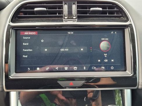 Used 2020 Jaguar XE S image 20